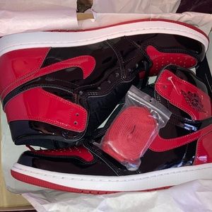 **SOLD**Air Jordan 1 Retro High OG Patent Bred